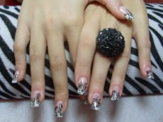 книга за Маникюр и Педикюр